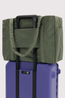 Cloud Carry On, Caper