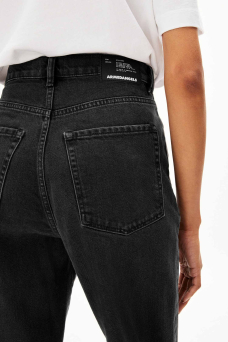 Mairaa Mom, Ebony Black