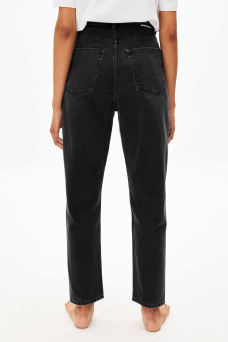 Mairaa Mom, Ebony Black