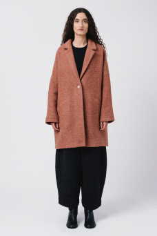 Gento Coat, Makeup