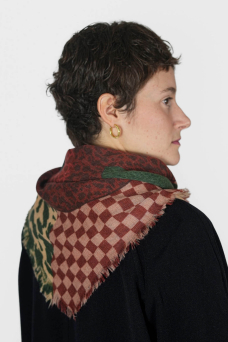 Foulard, Mela Worm