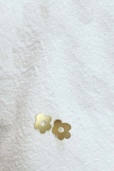 Organic Shaped Daisy Stud