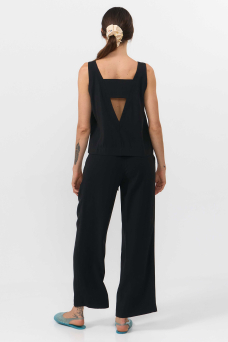 Pas Top, Black